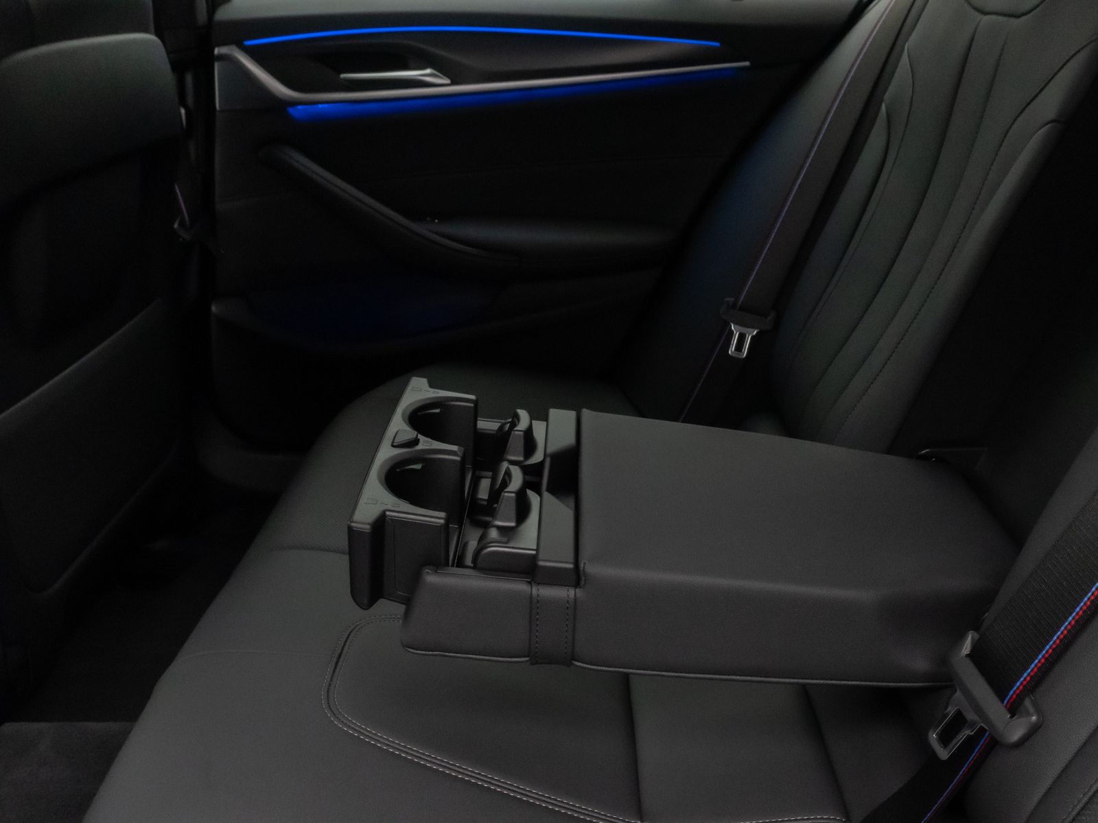 Fahrzeugabbildung BMW 530d M Sportpaket Pro Kamera DAB HiFi Alarm AHK