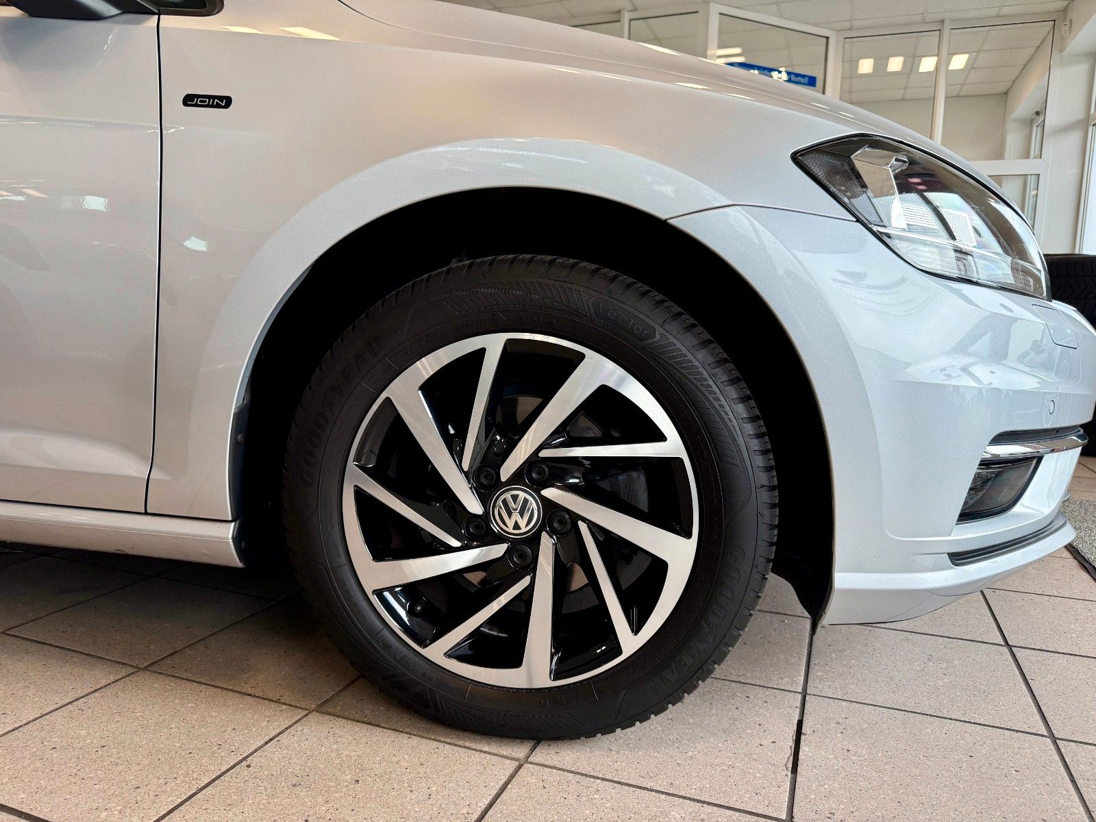 Fahrzeugabbildung Volkswagen Golf VII 1.0 Join Navi / LM-Felgen
