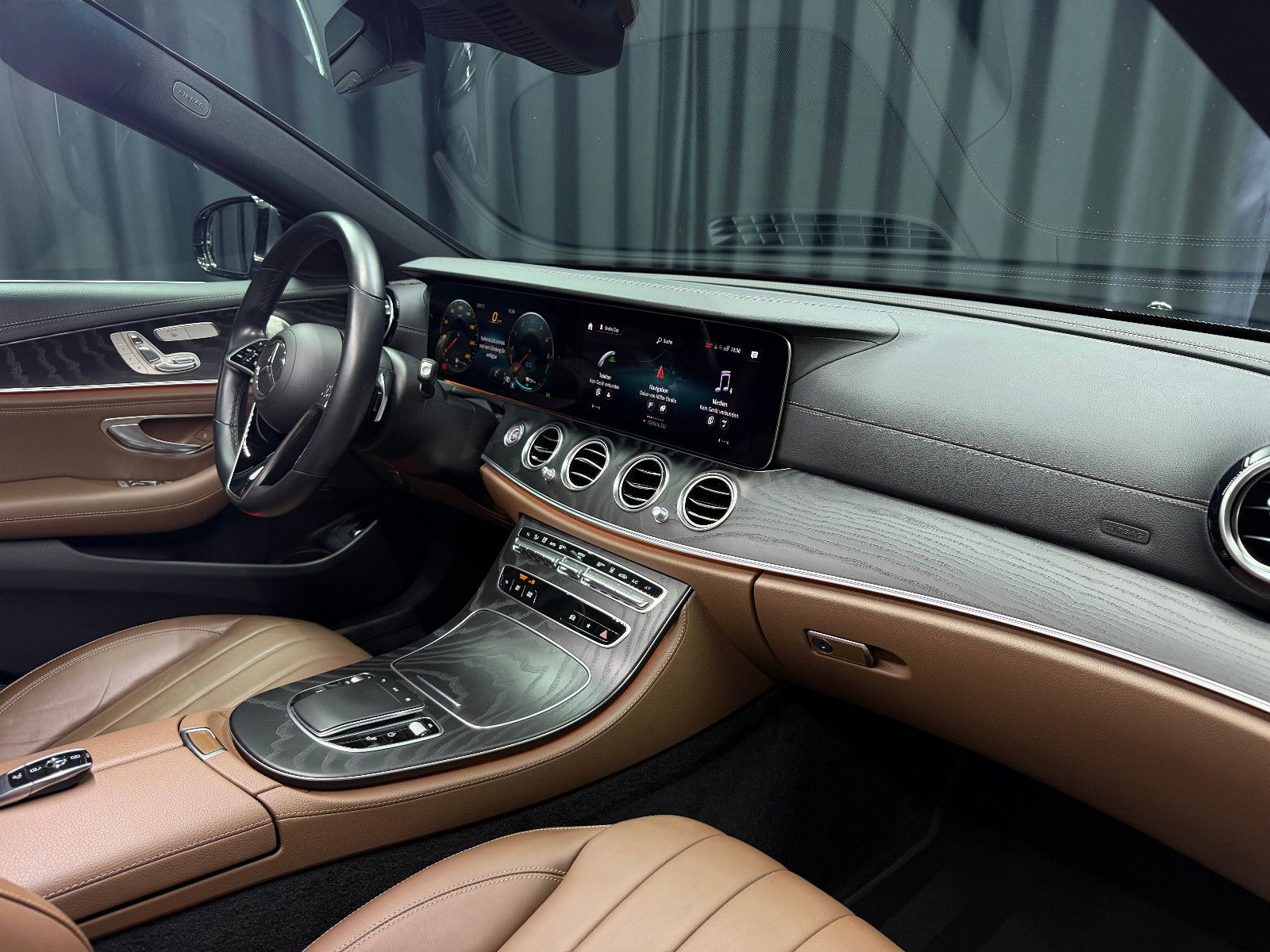 Fahrzeugabbildung Mercedes-Benz E 300 de T-Modell |BURMESTER|MULTIBEAM-LED