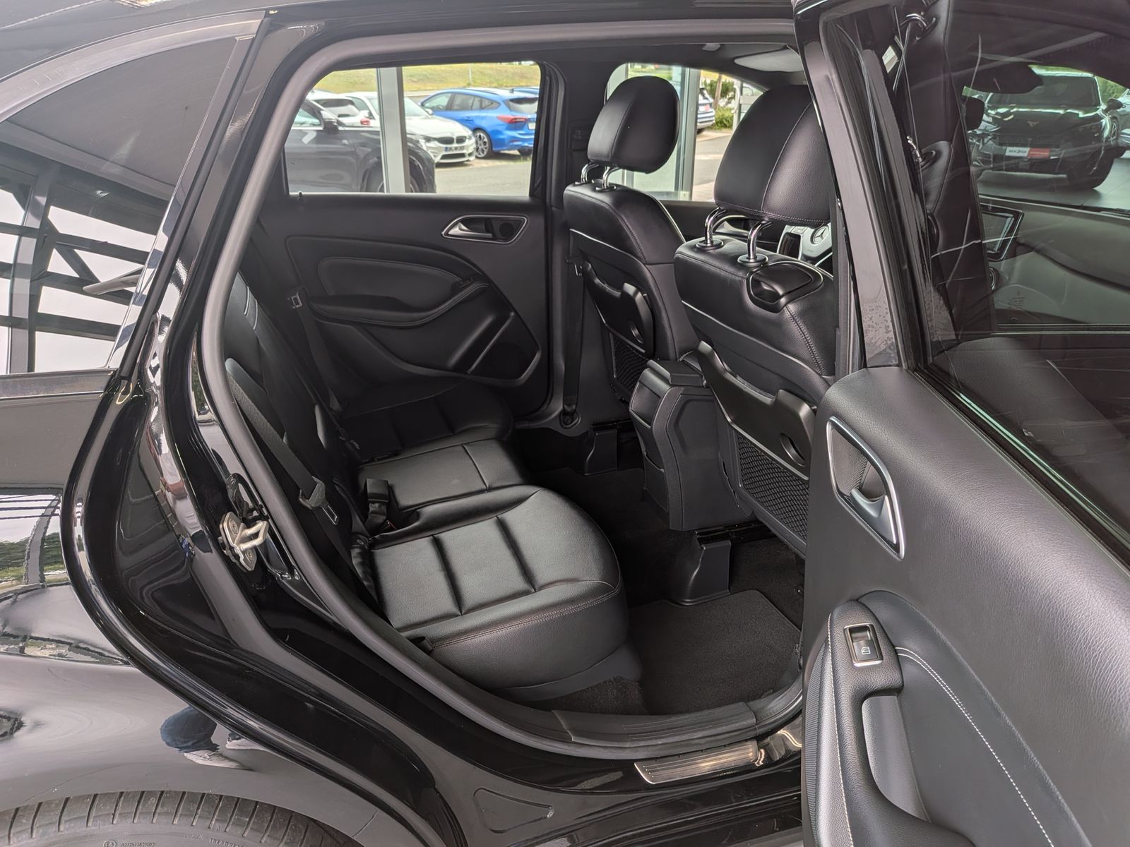 Fahrzeugabbildung Mercedes-Benz B 200 CDI Bi-Xenon Night-Paket PDC SHz Leder 18"