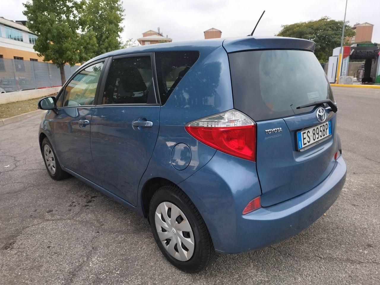 Toyota Verso-S 2013 — двигун 1.329 cm³, 99 HP (73kW)