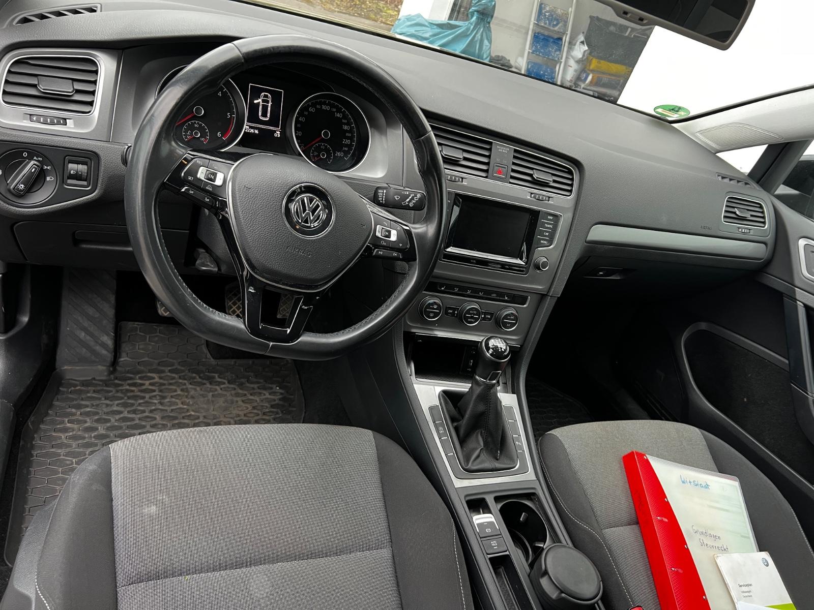 Volkswagen Golf 2014 — rear view