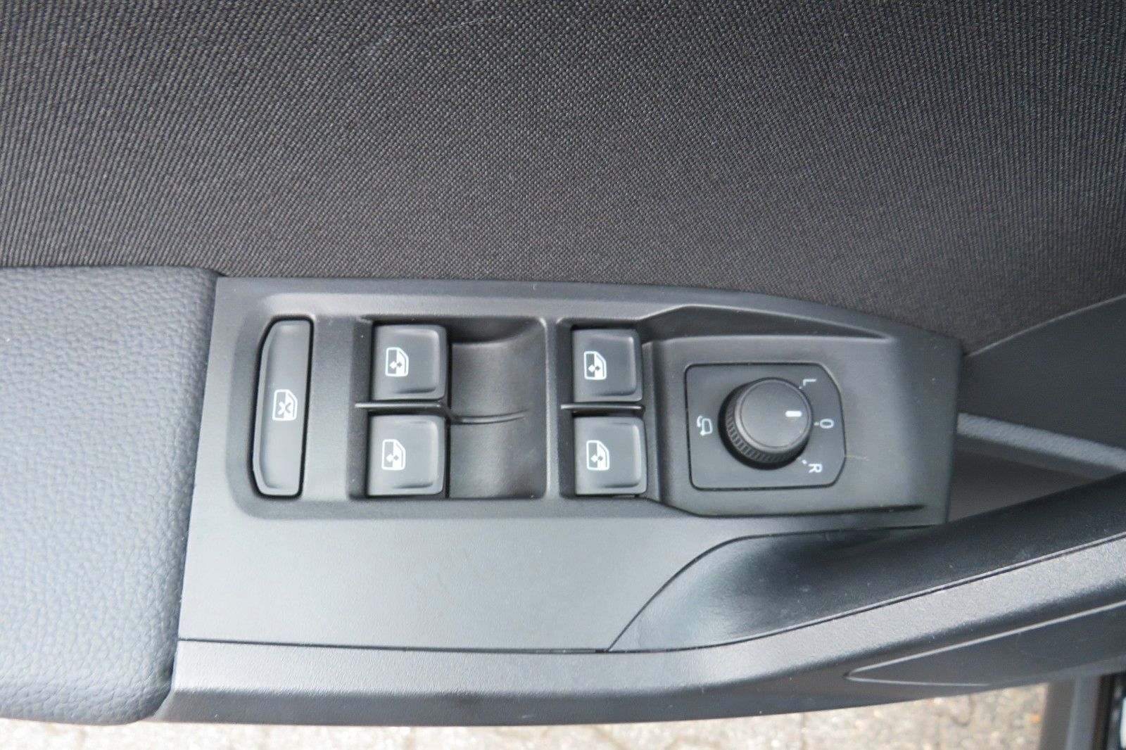 Fahrzeugabbildung SEAT Arona FR DSG NAVI SITZH. KAMERA ACC ASSISTENT-PA