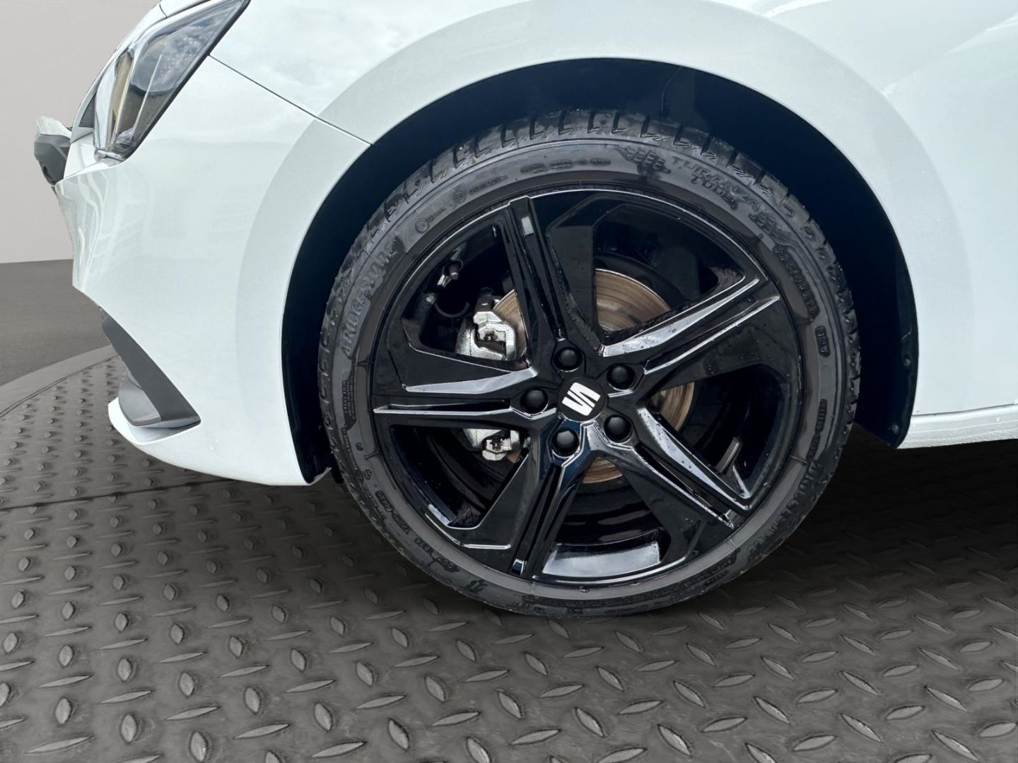 Fahrzeugabbildung SEAT Leon 1.5 110 kW FR Black Edition SpurhalteASS