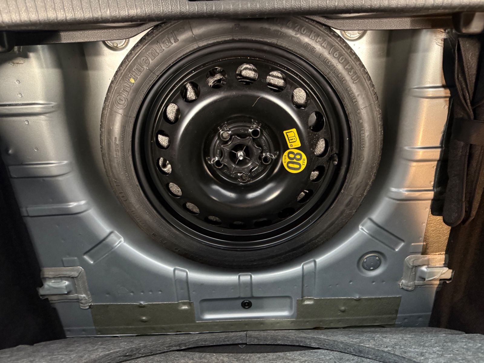 Fahrzeugabbildung Opel Astra J Lim. 5-trg. Selection, Klima,