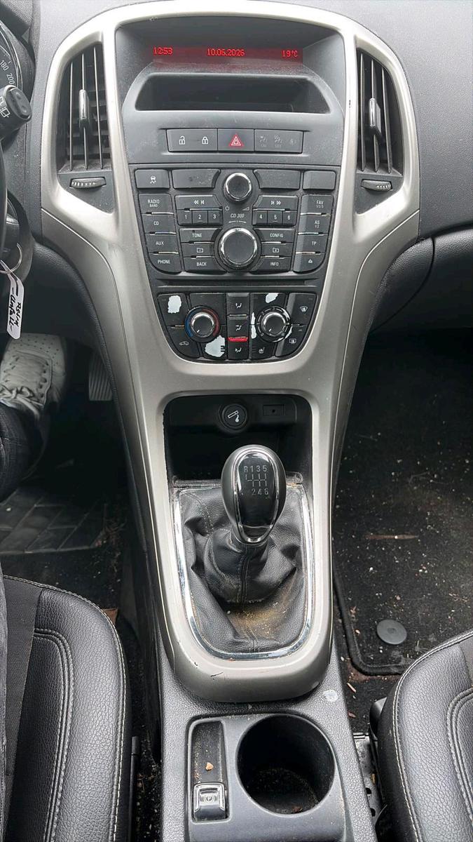 Opel Astra 2013 — photo 5