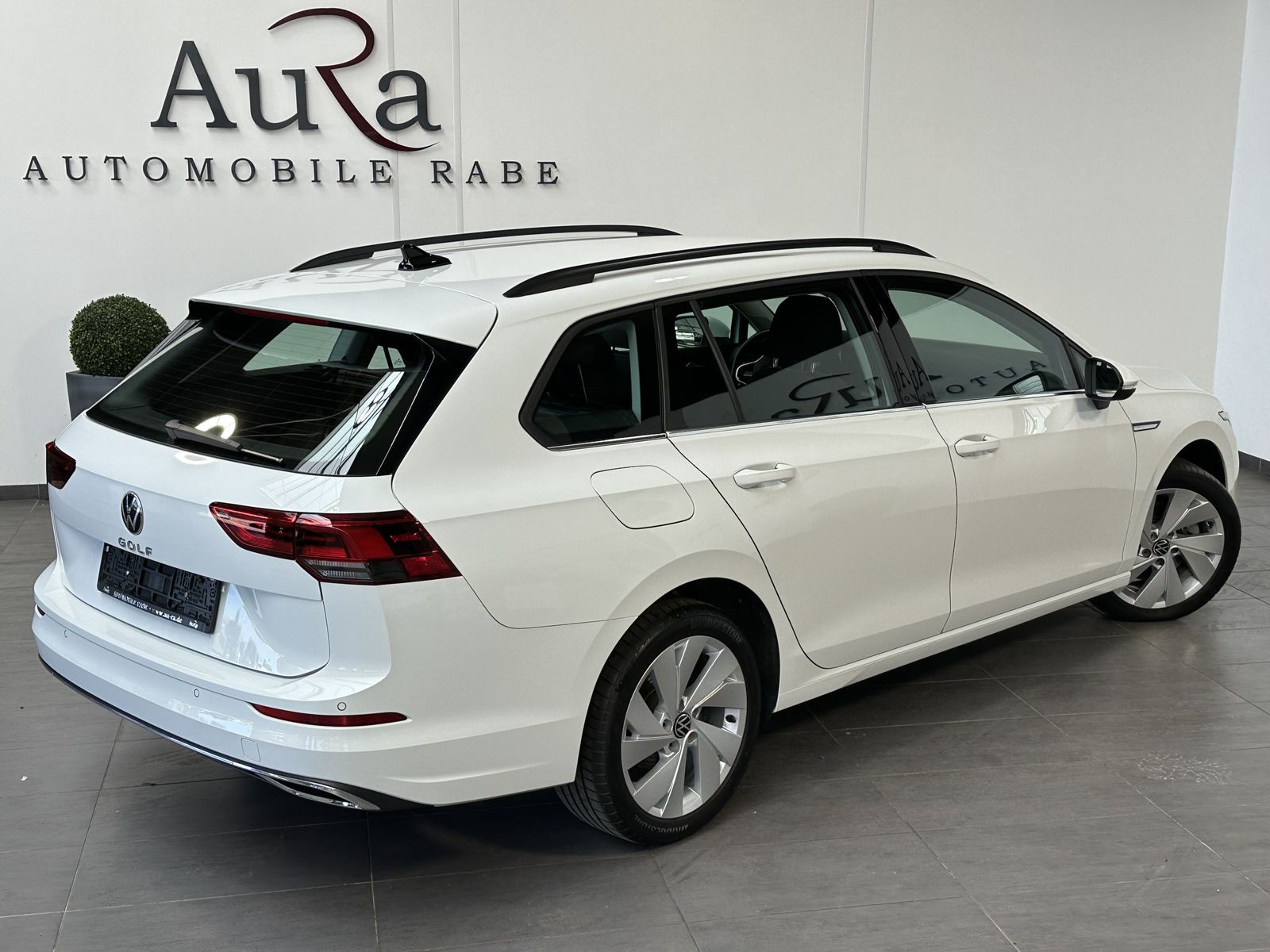 Fahrzeugabbildung Volkswagen Golf Variant 2.0 TSI DSG Style NAV+LED+ACC+SHZ