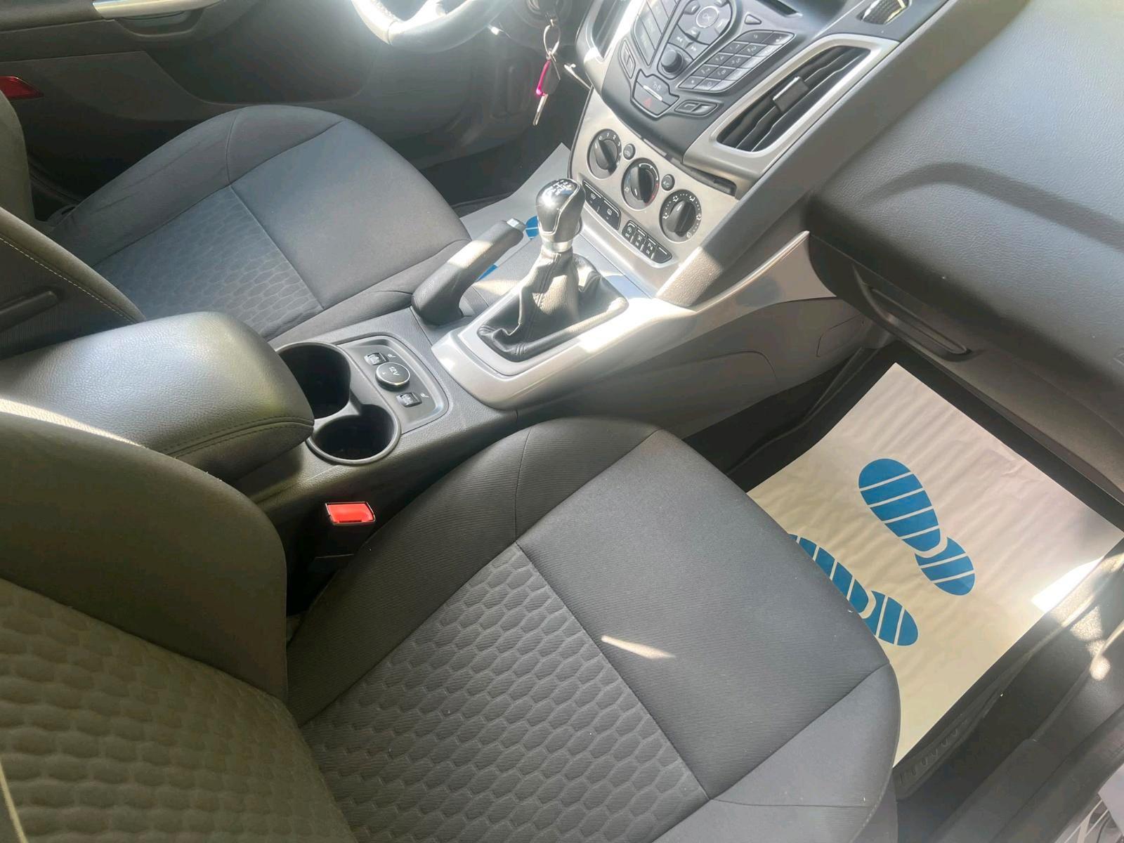 Ford Focus 2014 — photo 7