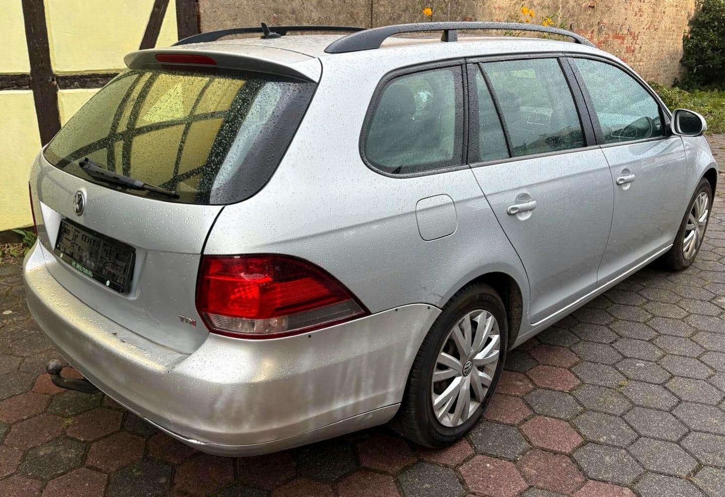 Volkswagen Golf 2012 — engine 1.598 cm³, 105 HP (77kW)