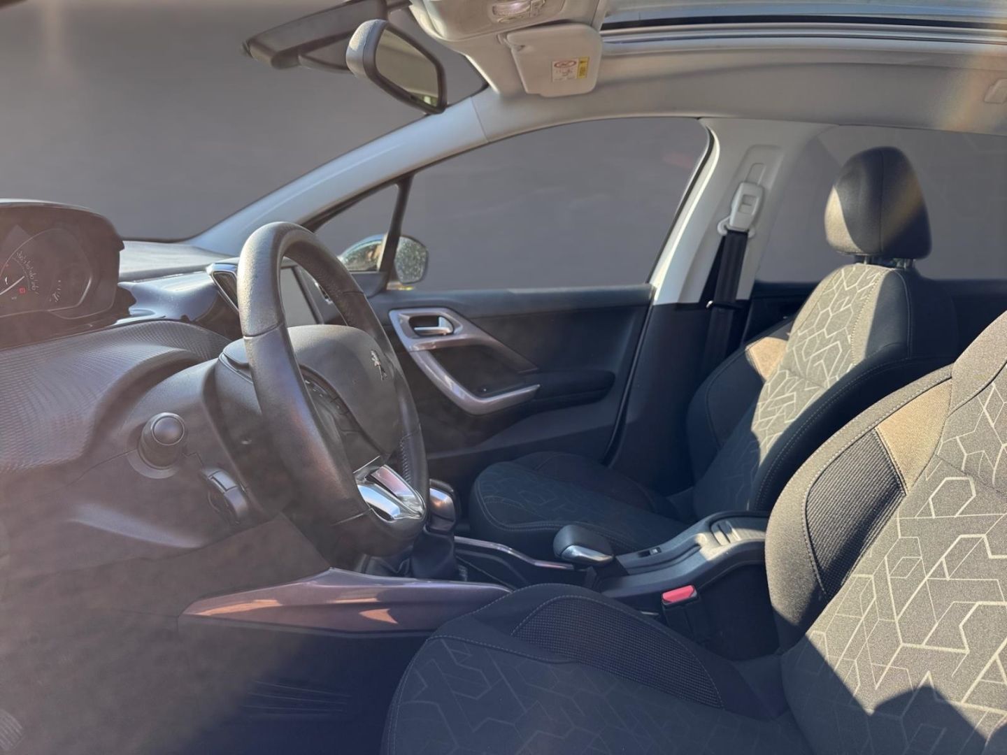 Fahrzeugabbildung Peugeot 2008 Style, AHK,Sitzheizung,PDC,Alus,Pano-Dach P