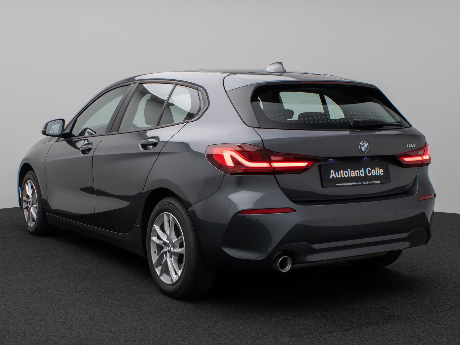 Fahrzeugabbildung BMW 118i Panorama HUD DAB HiFi WLAN PDC LED Alarm