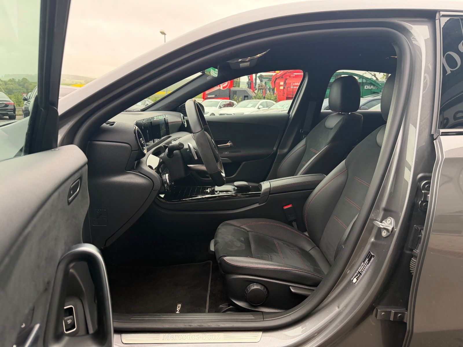 Fahrzeugabbildung Mercedes-Benz A 220d 4MATIC AMG+Night+LED+DAB+Carplay+19"