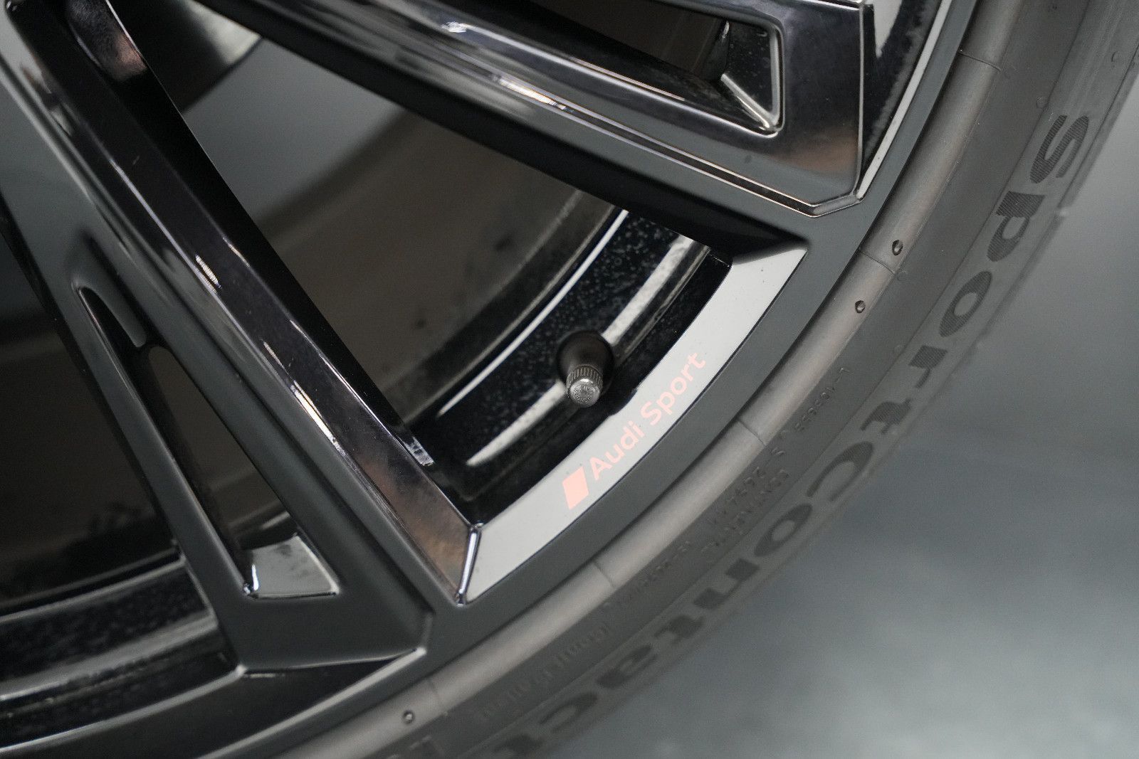 Fahrzeugabbildung Audi SQ8 4.0 TFSI quattro/EXCLUSIVE/ALCANTARA/BLACK