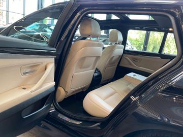 BMW 530 d xDrive *M-PAKET*HUD*AHK*BI-XENON*PANO*STHZ