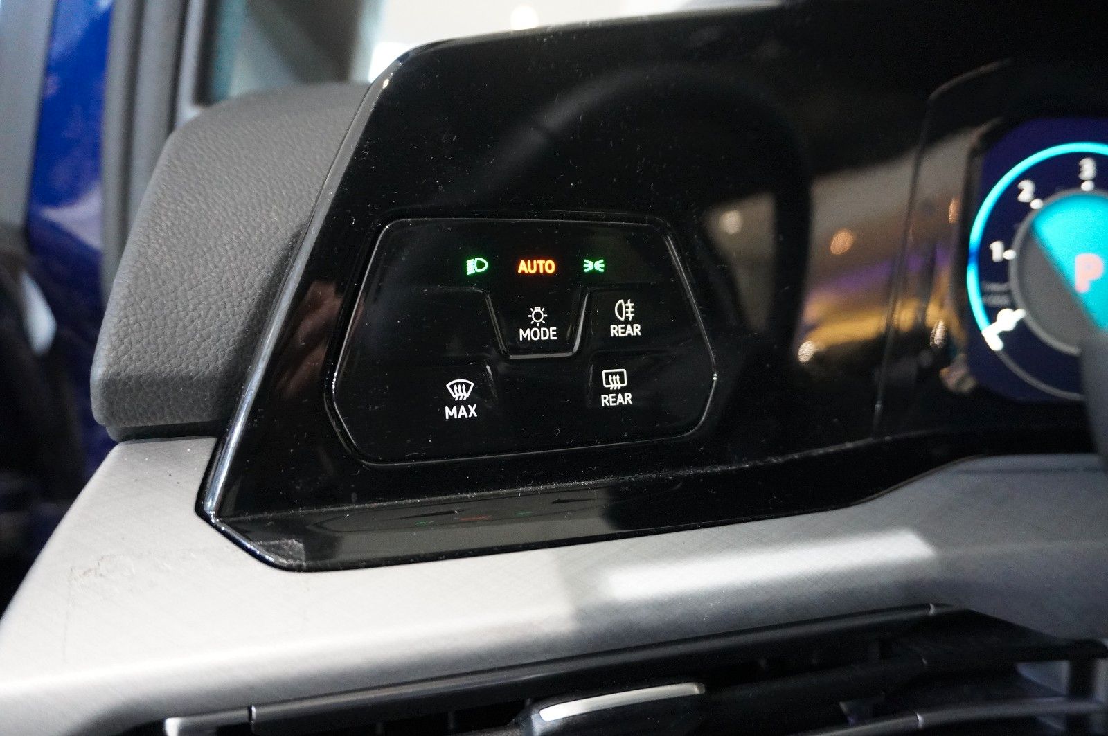 Fahrzeugabbildung Volkswagen Golf VIII Lim. 2.0 TDI LIFE DSG NAVI/LED/KAMERA