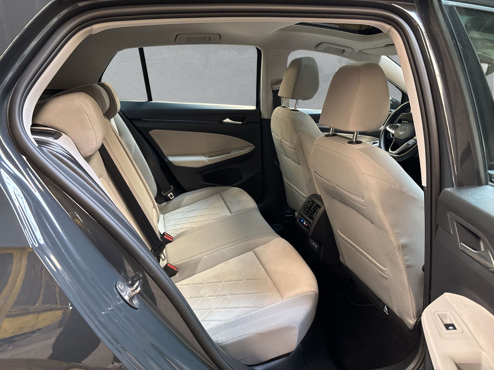 Fahrzeugabbildung Volkswagen Golf 2.0 TDI Life Keyless Pano  Kamera ACC