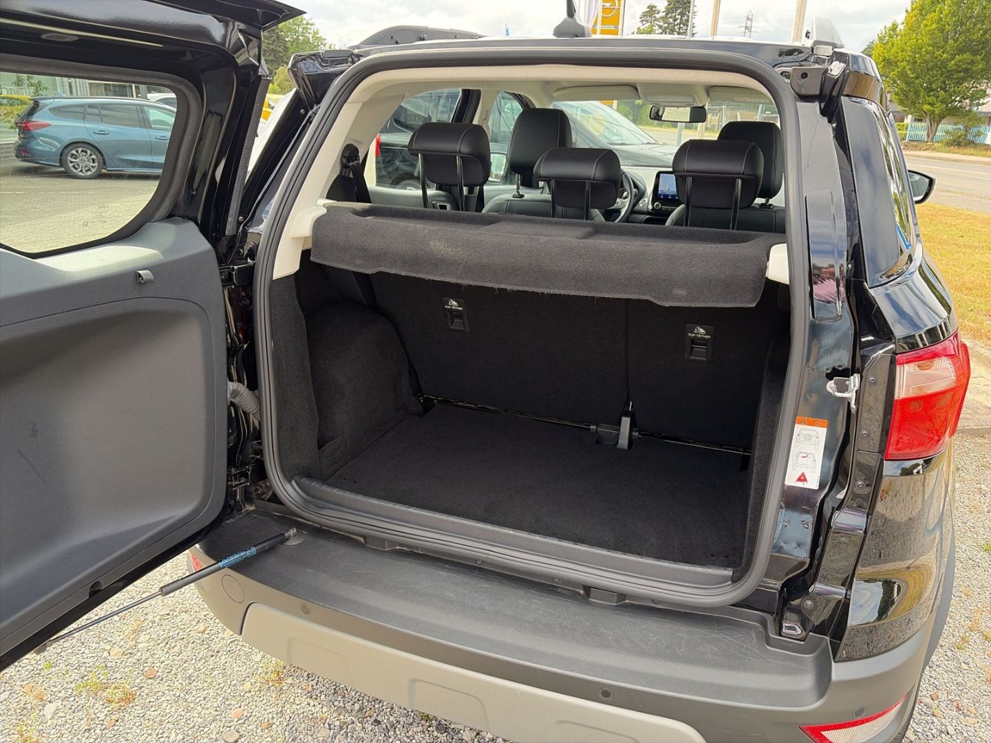 Fahrzeugabbildung Ford EcoSport Titanium, Navi, Sitzheizung, Ganzjahres