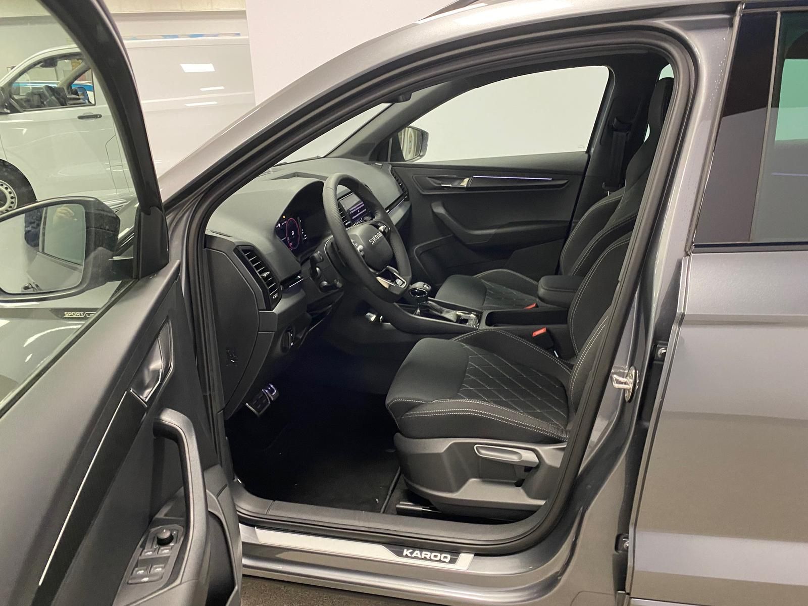 Fahrzeugabbildung SKODA Karoq 1.5 TSI SPORTLINE+MATRIX+ACC+AHK+APP+RFK++