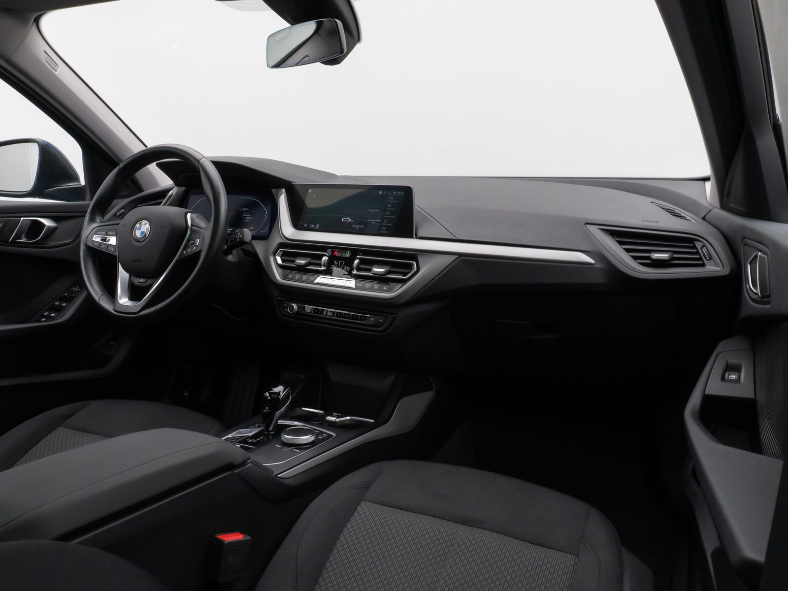 Fahrzeugabbildung BMW 118i Panorama DAB CockPitPro Lenkrhzg PDC LED