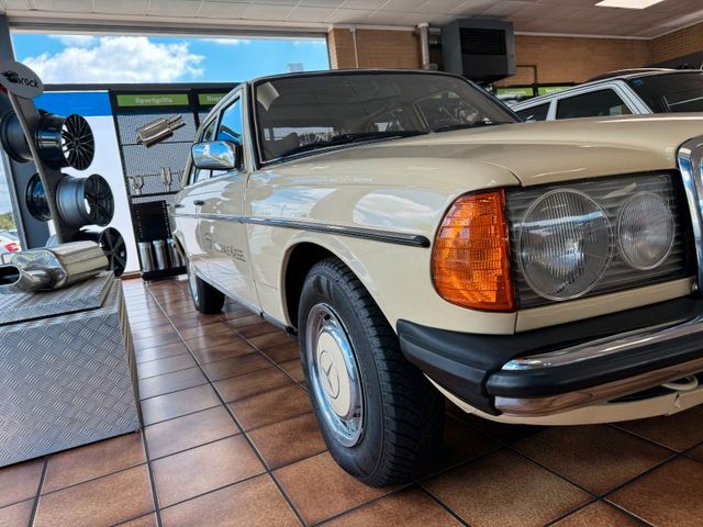 Mercedes-Benz 240D W123* SCHIEBEDACH/ TÜV+AU & INSPEK. NEU!!!