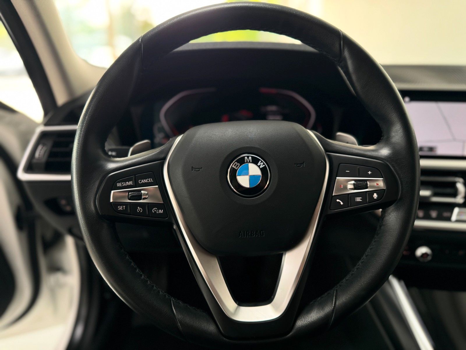 Fahrzeugabbildung BMW 320i SportLine Kamera AHK DAB HiFi Komfort Alarm