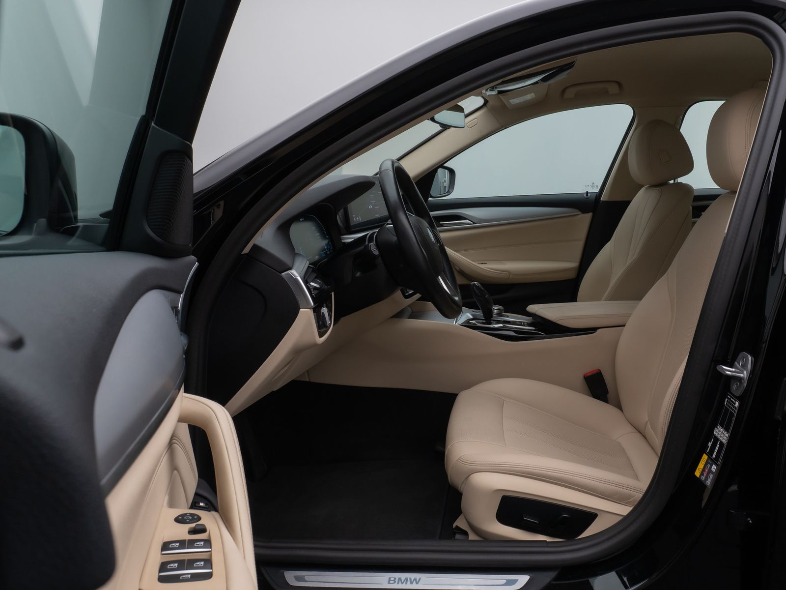 Fahrzeugabbildung BMW 530e xD DAB HiFi Leder Lenkradheizgung AHK Alarm