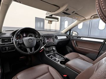 Volkswagen Touareg - 11