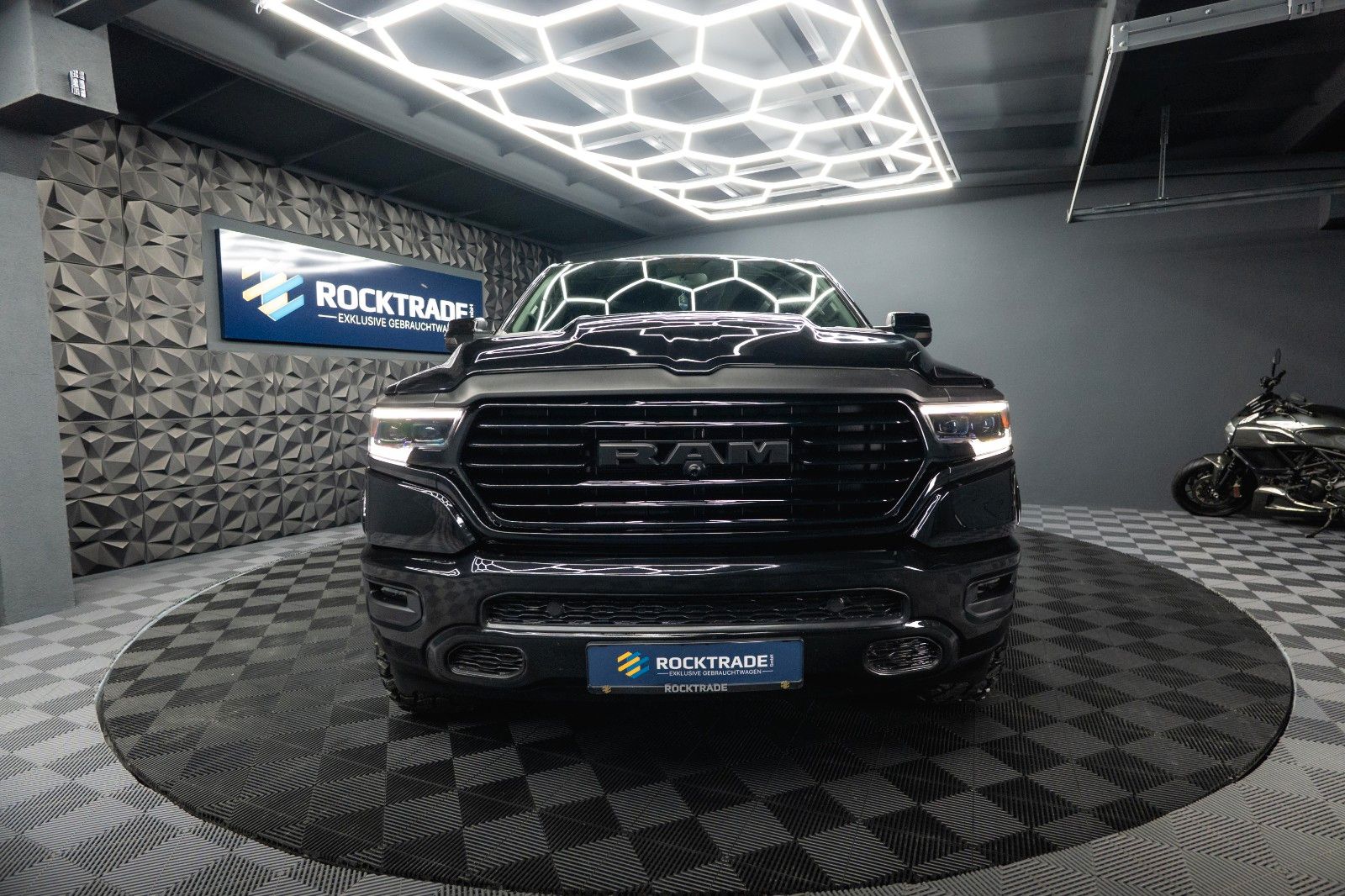 Fahrzeugabbildung Dodge RAM 3.6 V6 4x4 OFFROAD LARAMIE BLACK EDITION LED