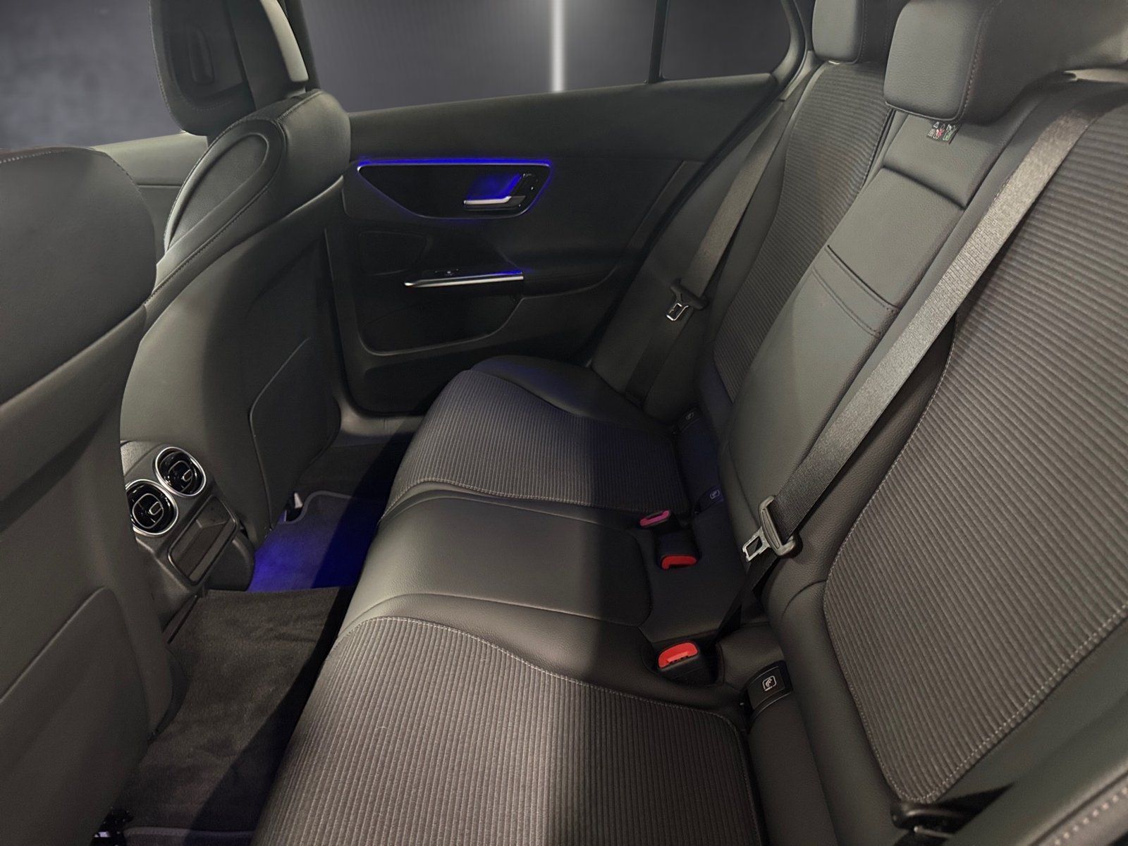 Fahrzeugabbildung Mercedes-Benz C 200 T Avantgarde*Standh*360*Digital*AHK*HeadUp