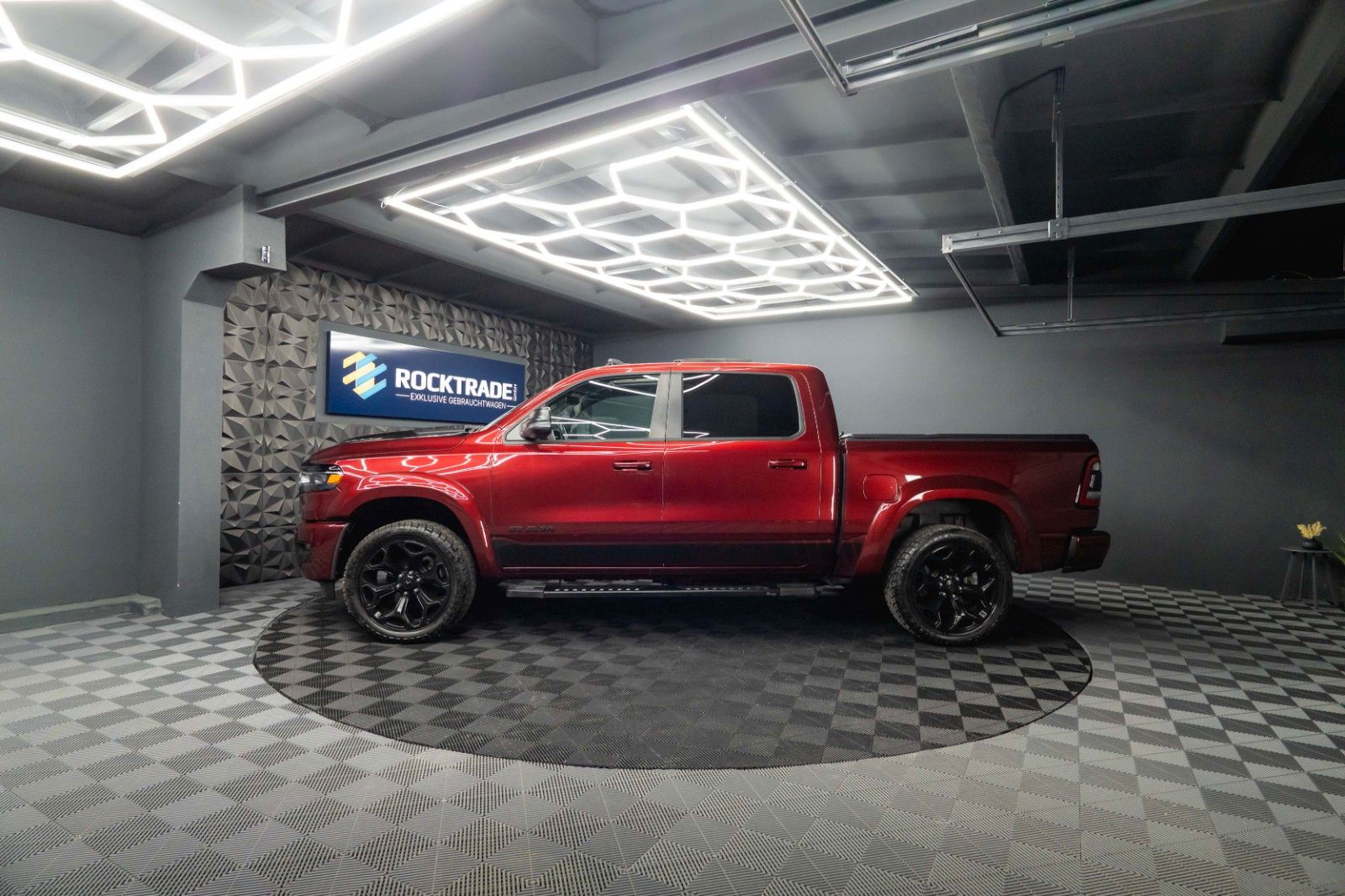 Fahrzeugabbildung Dodge RAM 5.7 V8 HEMI 4x4 LIMITED NightEdition Offroad