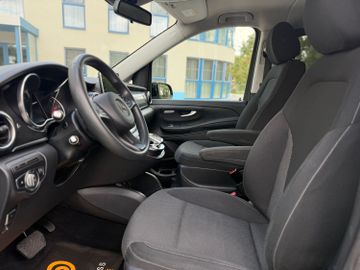 Mercedes V 220 - 8