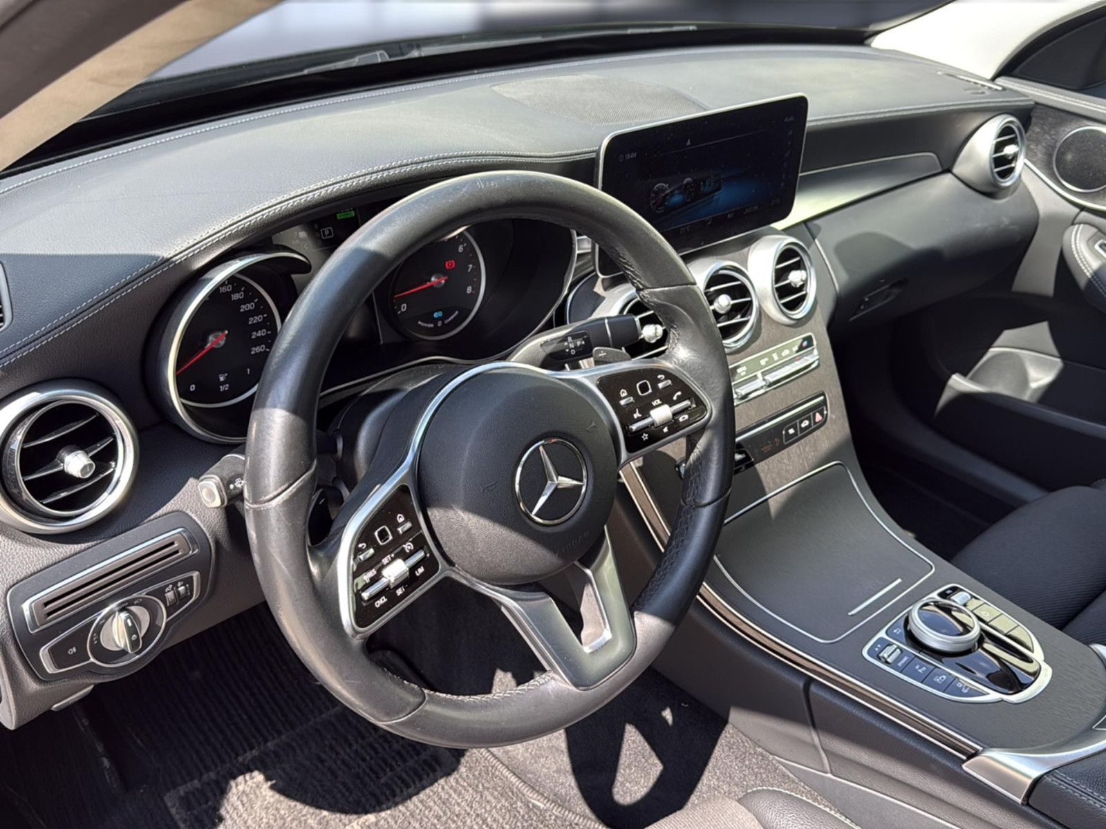 Fahrzeugabbildung Mercedes-Benz C 300 e T-Modell / unfallfrei/ AMG Line