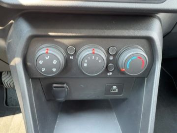 Dacia Sandero Stepway Comfort TCe 90 PS mit Navi Einpa