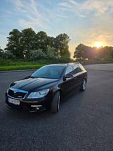 Skoda Octavia 2.0 TDI DSG RS Combi RS - Skoda Octavia aus 2012: RS