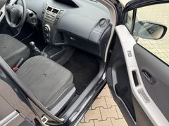 Fahrzeugabbildung Toyota Yaris Cool 1,3 Ltr. TÜV NEU Klima AHK