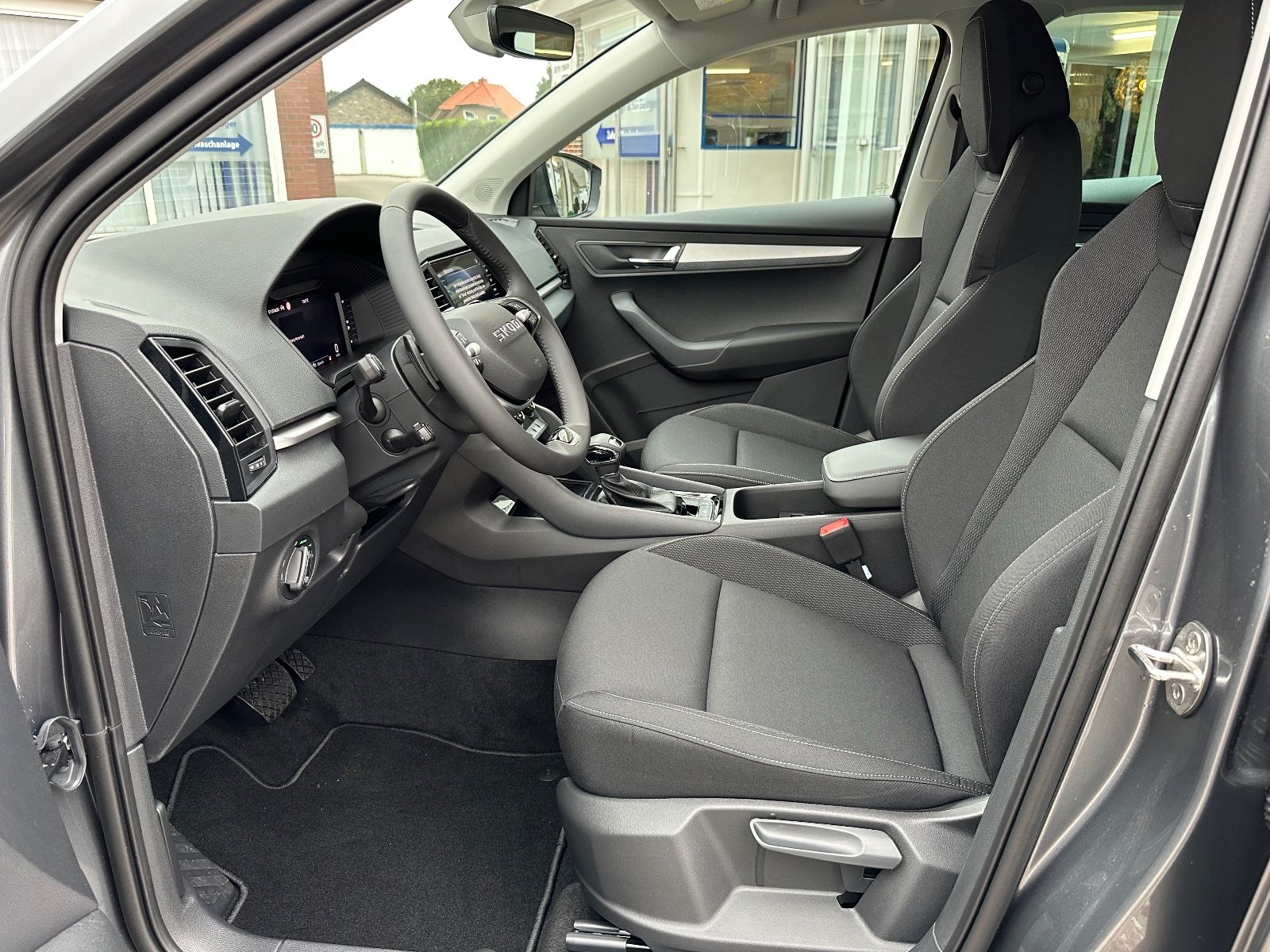 Fahrzeugabbildung SKODA Karoq 1.5 TSI Selection DSG AHK/Navi/ACC/LED/SHZ