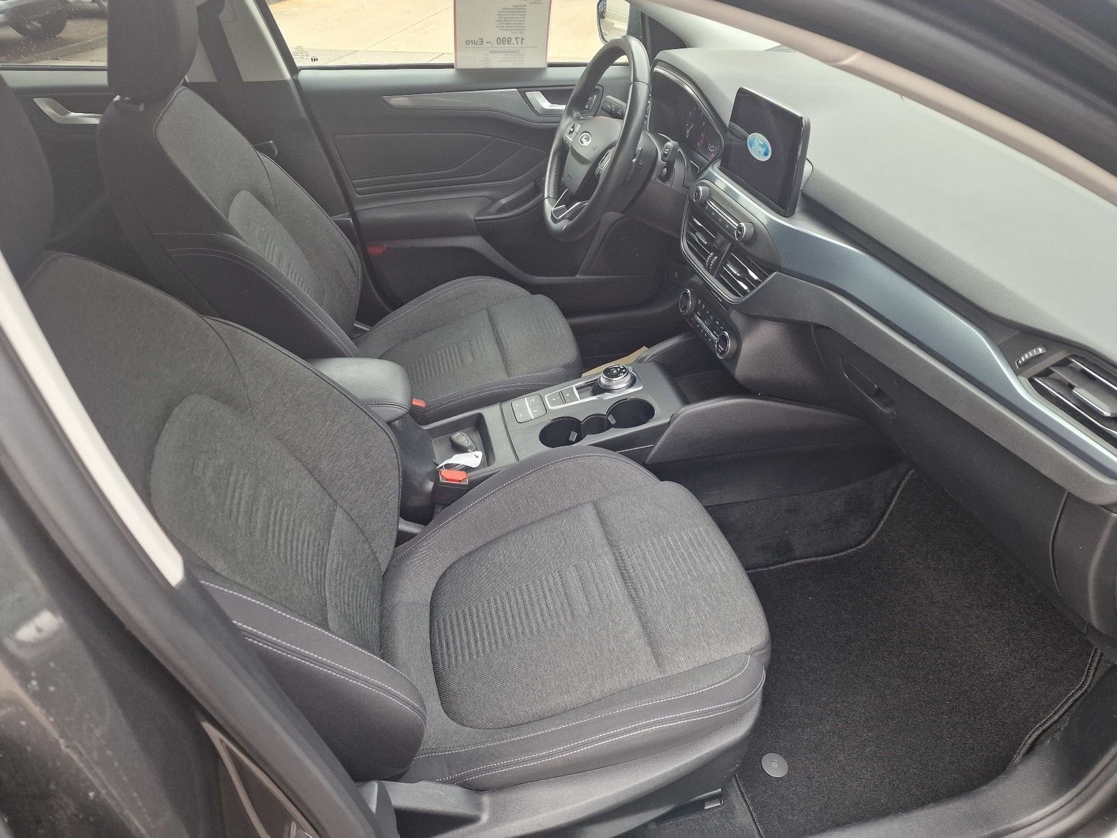 Fahrzeugabbildung Ford Focus Turnier Active, Winter+Komfort+Designpaket