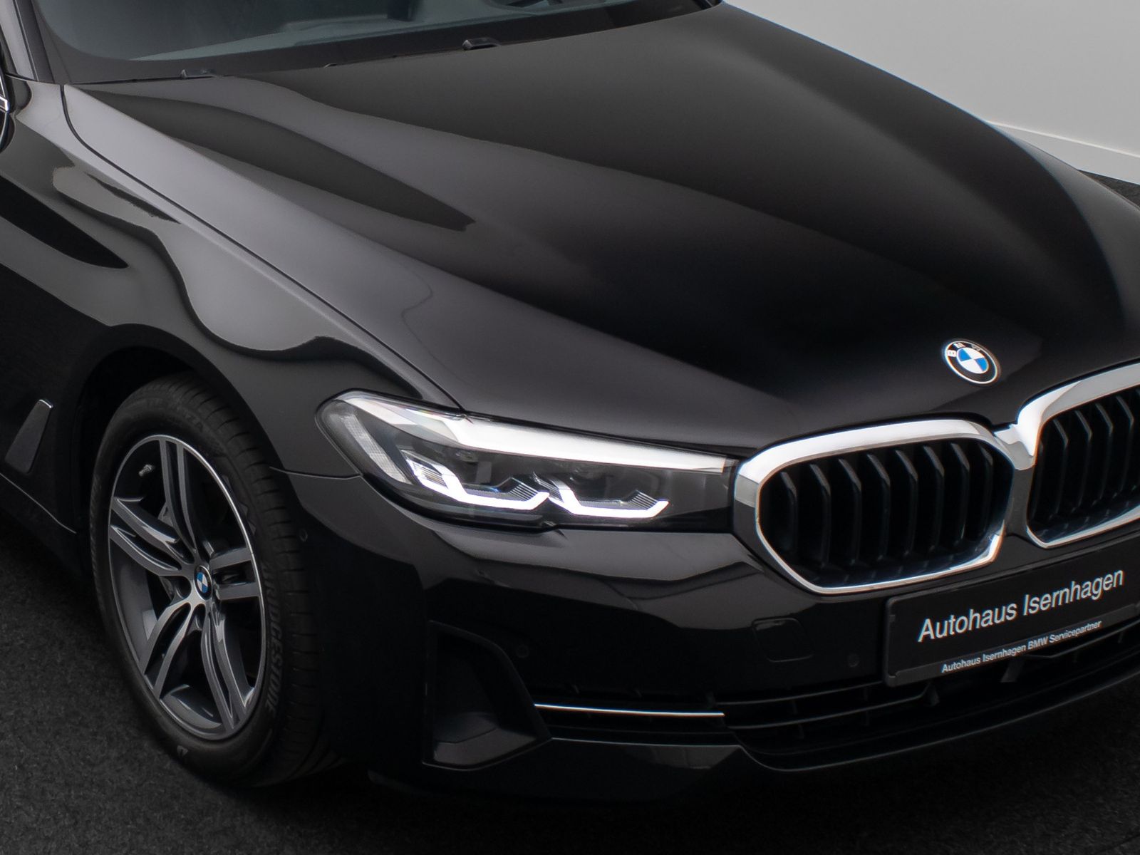 Fahrzeugabbildung BMW 530d xD ACC HUD DAB Kamera AHK Alarm H/K Sport