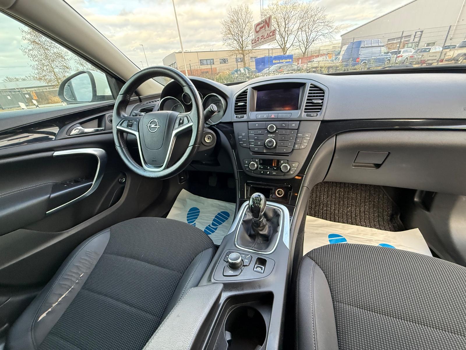 Opel Insignia 2011 — photo 10