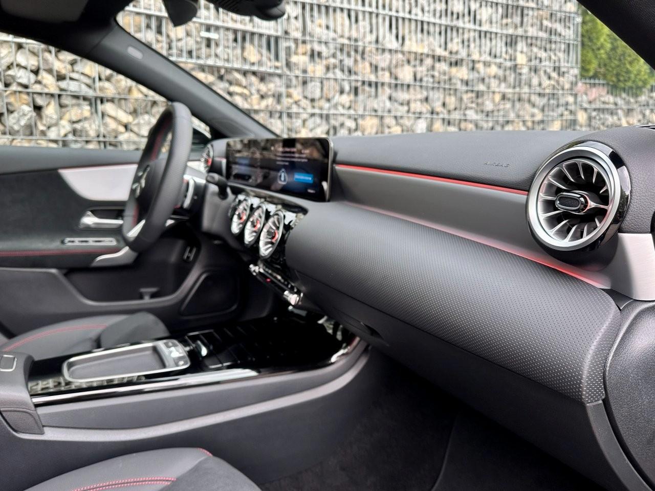 Mercedes-Benz A 250 e AMG Pano -Kamera -Ambiente -LED -Keyless