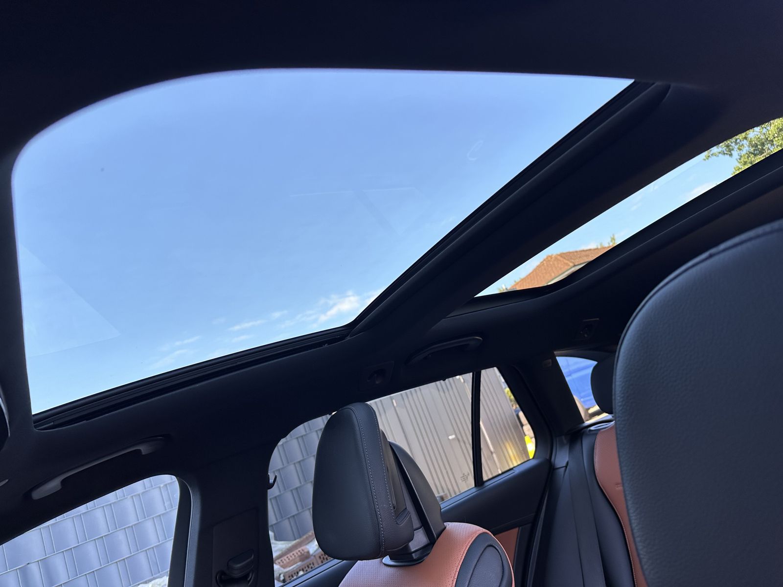 Fahrzeugabbildung Mercedes-Benz C 200d T AMG-Line NAV+LED+PANO+HUD+CARPLAY+VCOCK