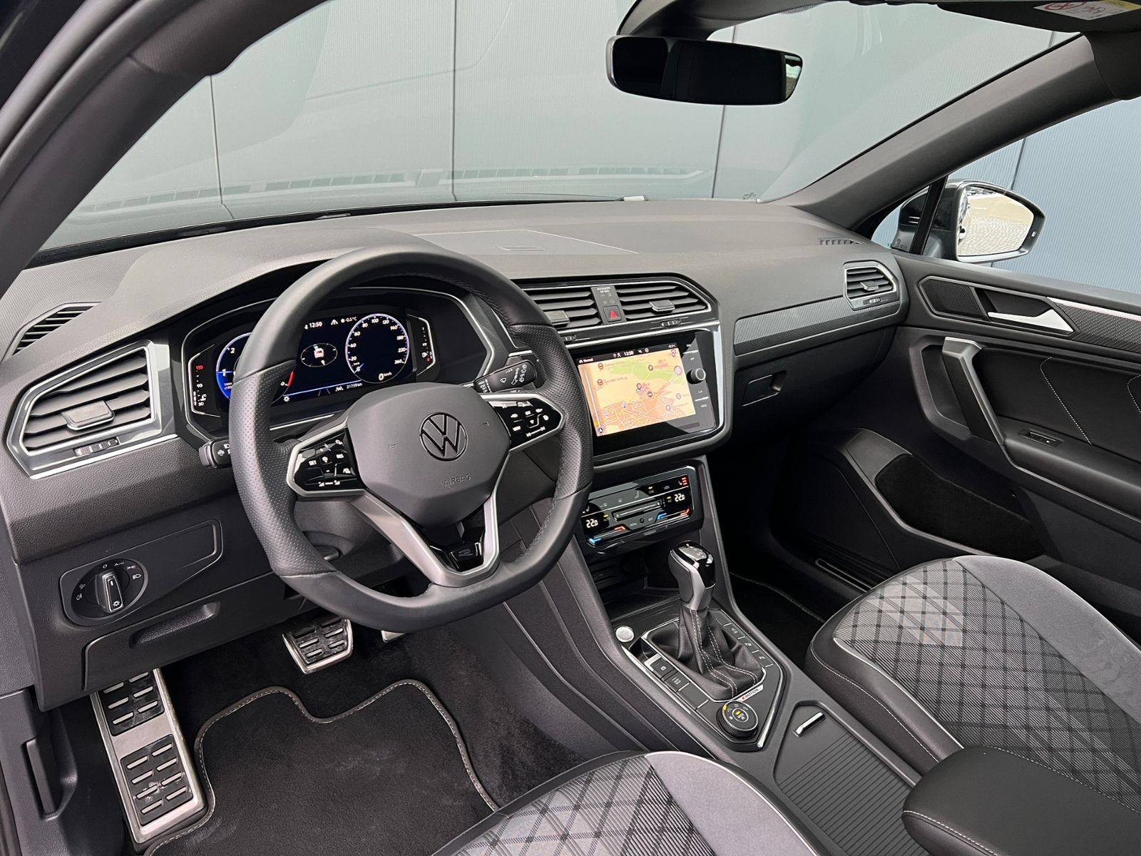 Fahrzeugabbildung Volkswagen Tiguan Allspace R-Line 2.0 TDI DSG 4MOTION *AHK,