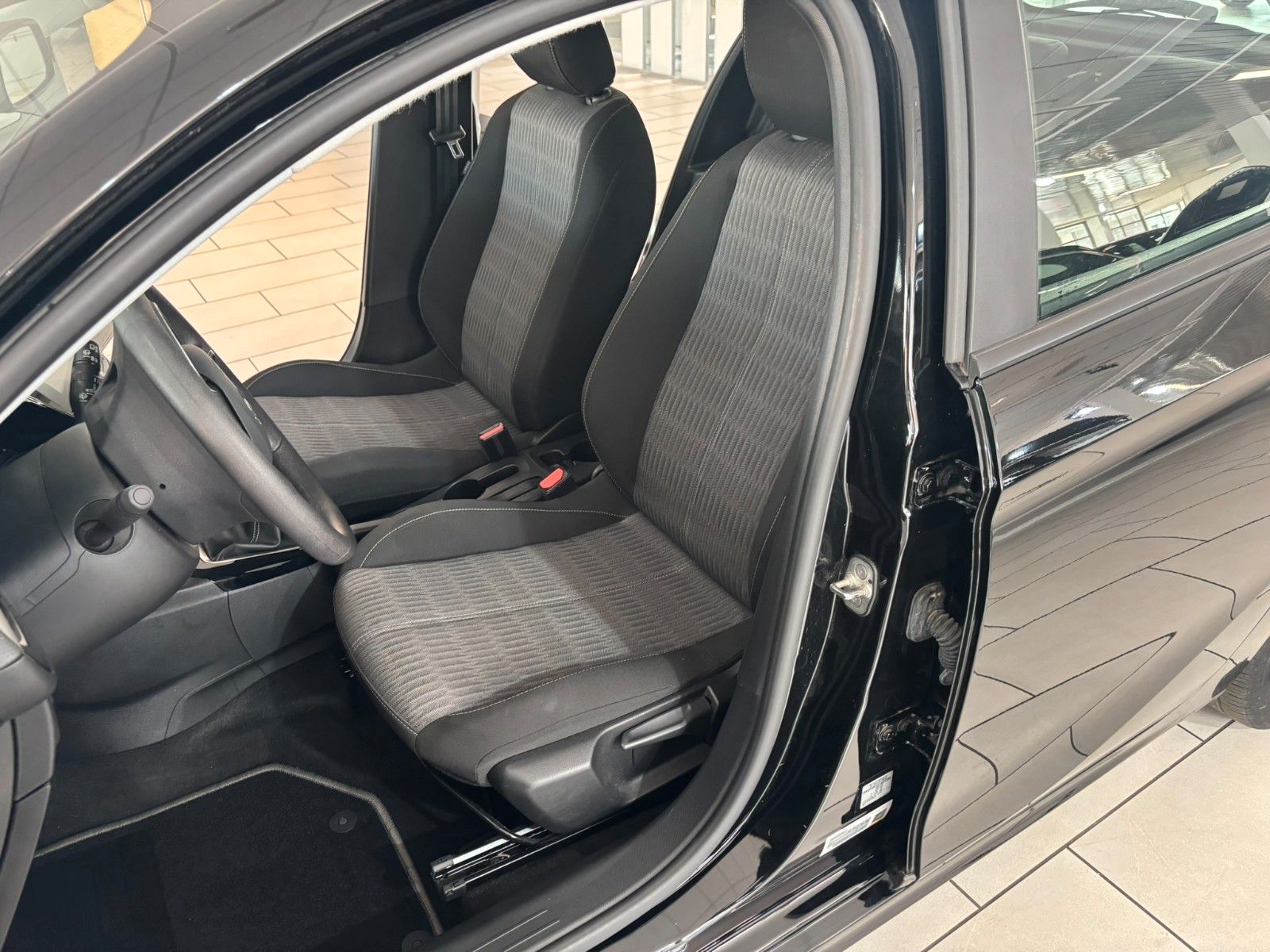Fahrzeugabbildung Opel Corsa F 1.2 EDITION NAVI/TEMP/PDC/SPORT/DAB+