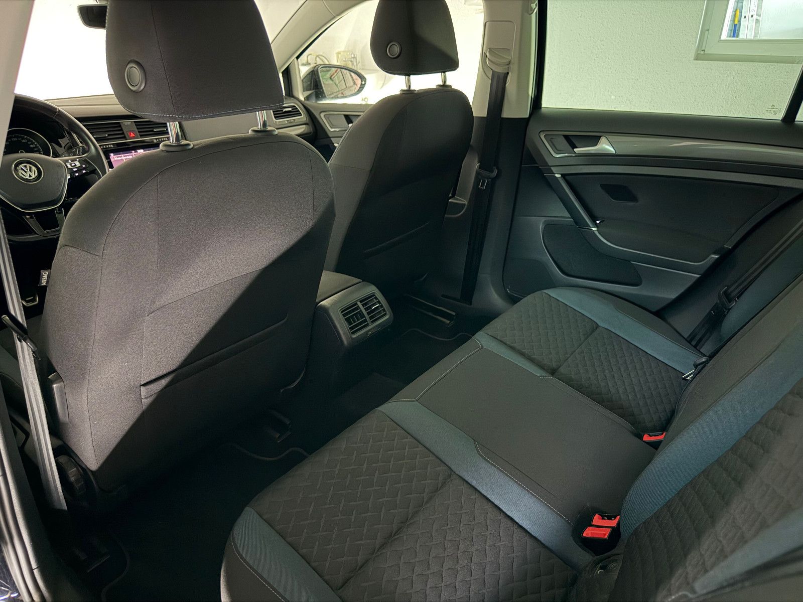 Fahrzeugabbildung Volkswagen Golf VII Lim. IQ.DRIVE BlueMotion/CAR PLAY/ACC