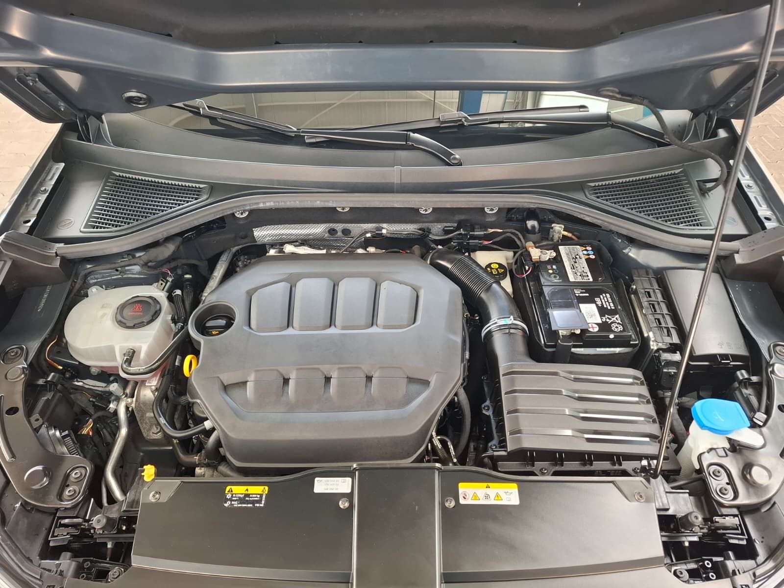 Fahrzeugabbildung Volkswagen T-Roc R-Line 2.0 TSI DSG 4Motion +ACC +DCC +LED