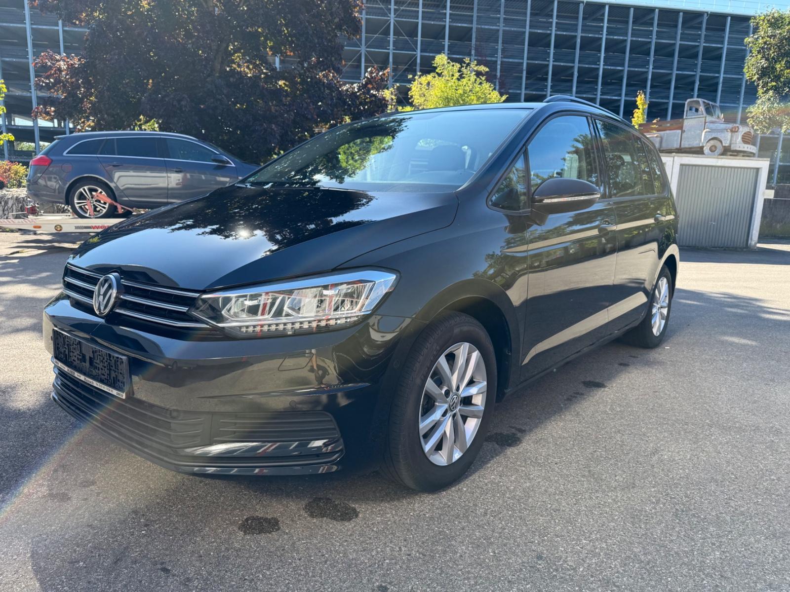 Volkswagen Touran Comfortline / DSG / NAVI / LED