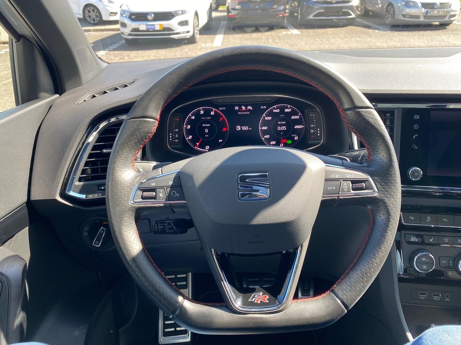 Fahrzeugabbildung SEAT Ateca 1.5 TSI FR APP+ACC+RFK+AHK+NAVI+SITZHEIZ