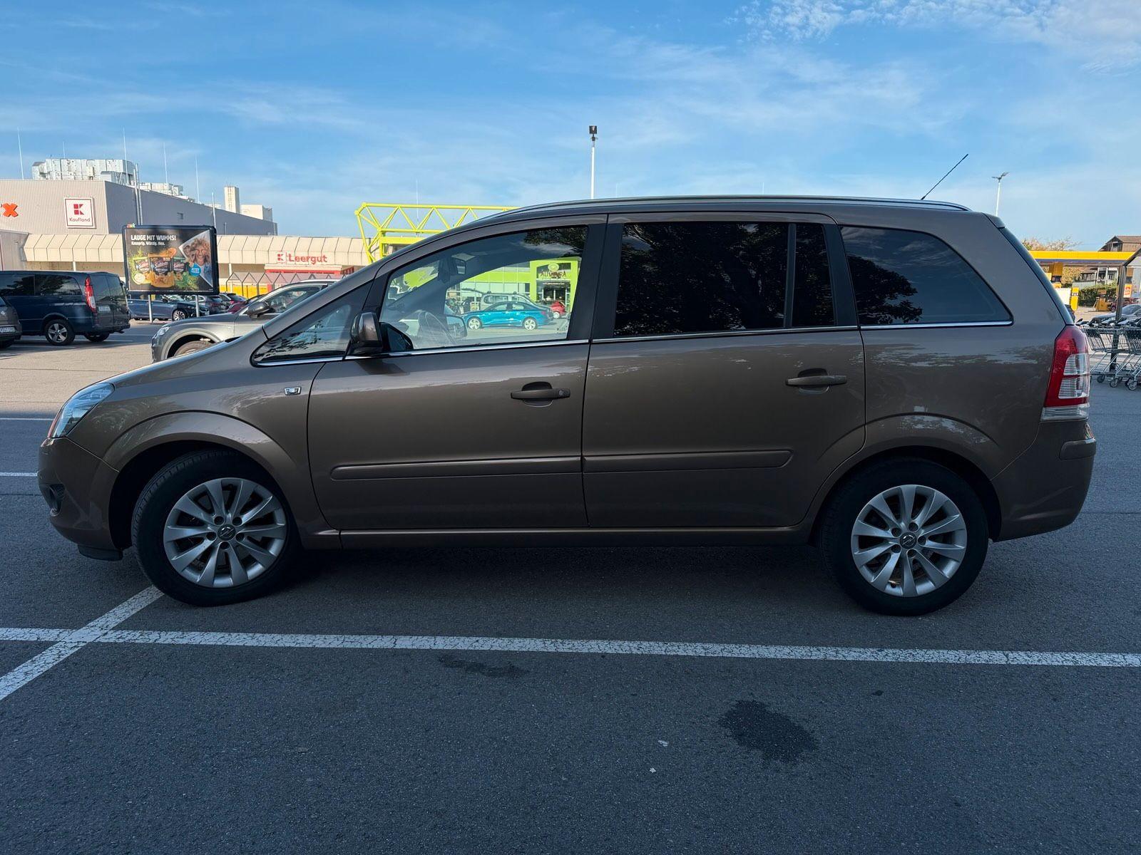 Opel Zafira 2014 — photo 10