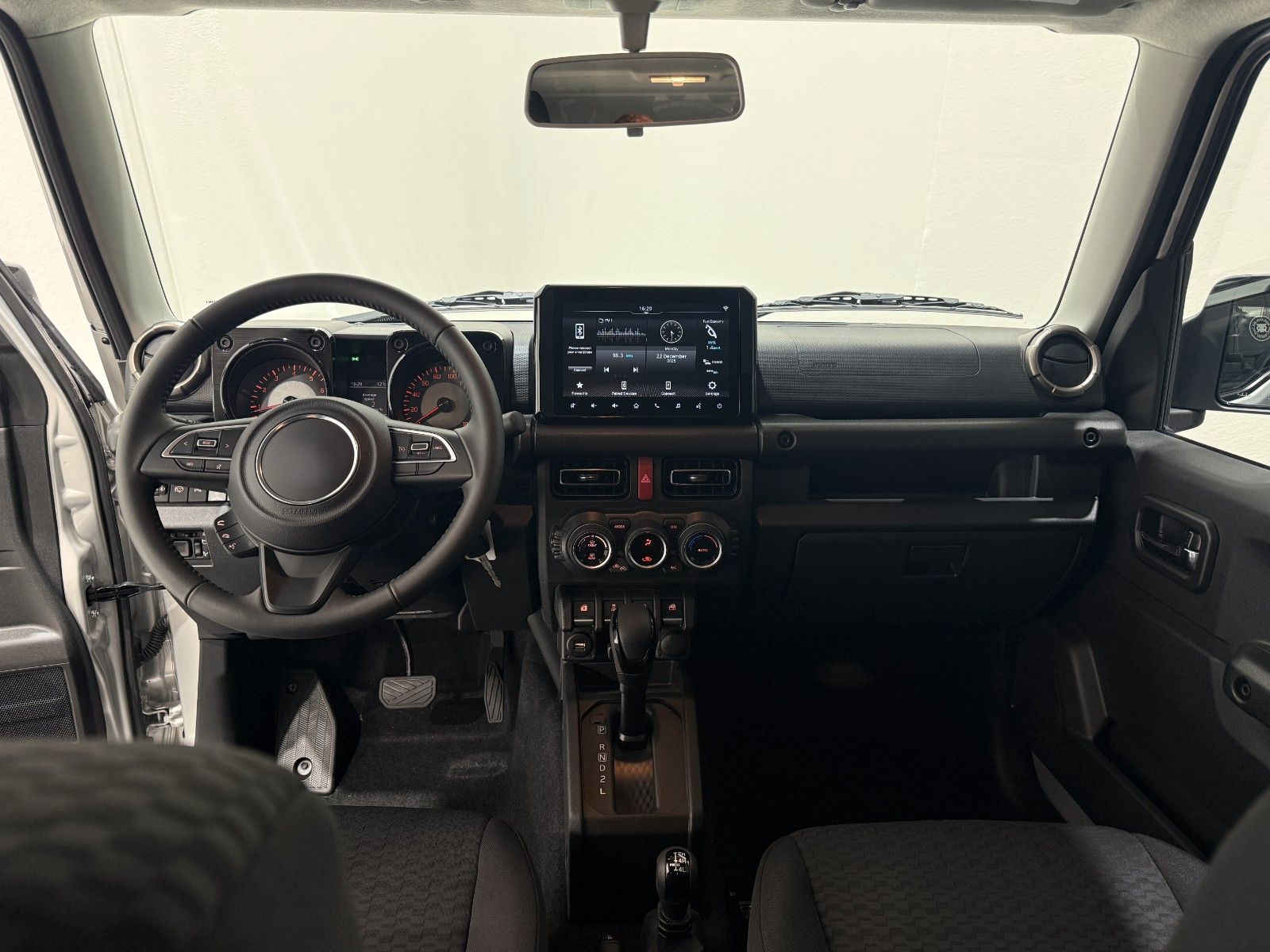 Fahrzeugabbildung Suzuki RTR Jimmy - 4/5 Türer - LED - RFK - MFL