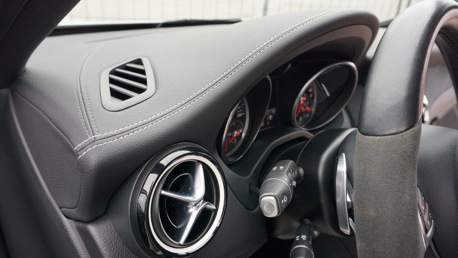 Fahrzeugabbildung Mercedes-Benz A 180d AMG Line T.Leder,LED, Navi,SH,PDC
